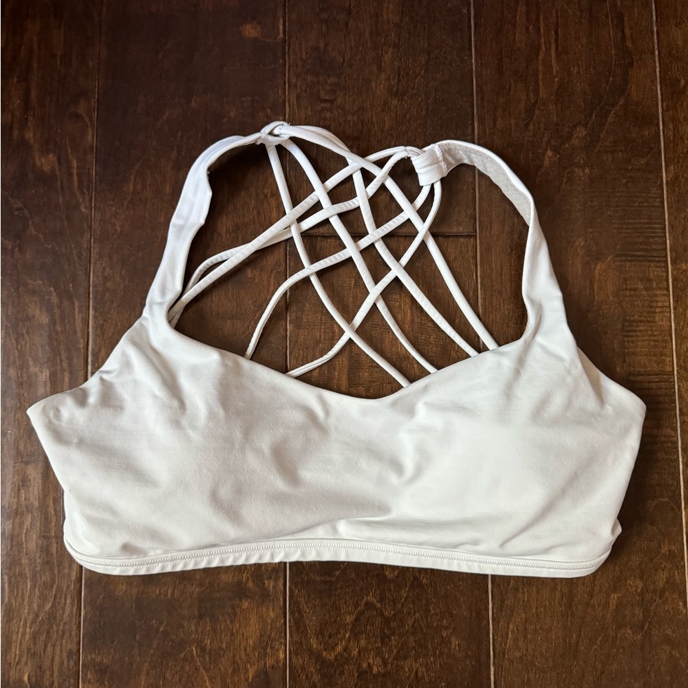 Lululemon Free to Be Bra